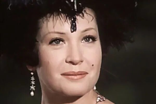 Обалдеть!": фото 81-летней Людмилы Максаковой в крошечном бикини произвело фурор