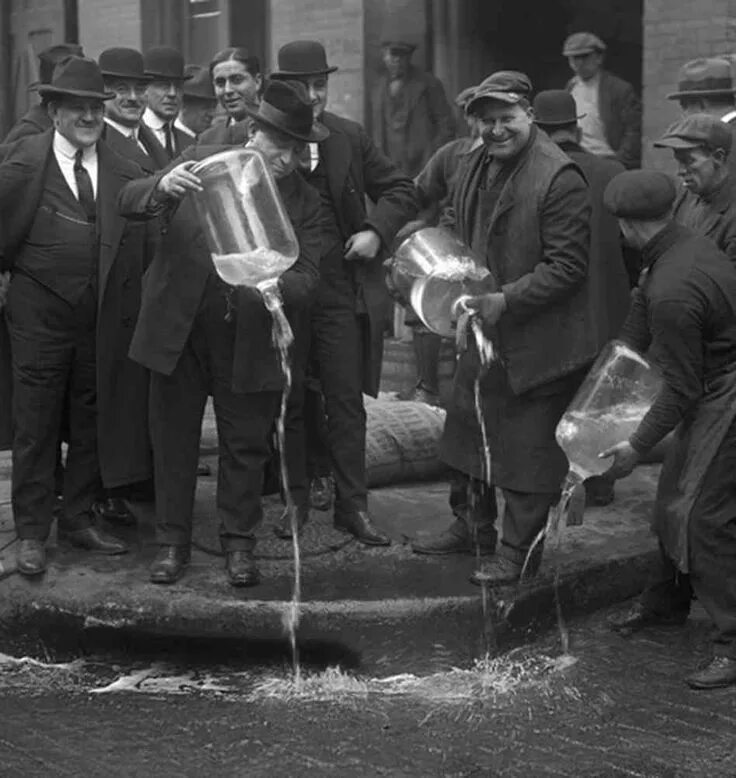 Сухой закон начало. Сухой закон в сша 1920-1930. Бутлегеры в сша. Сухой закон начало. Результат сухого закона.