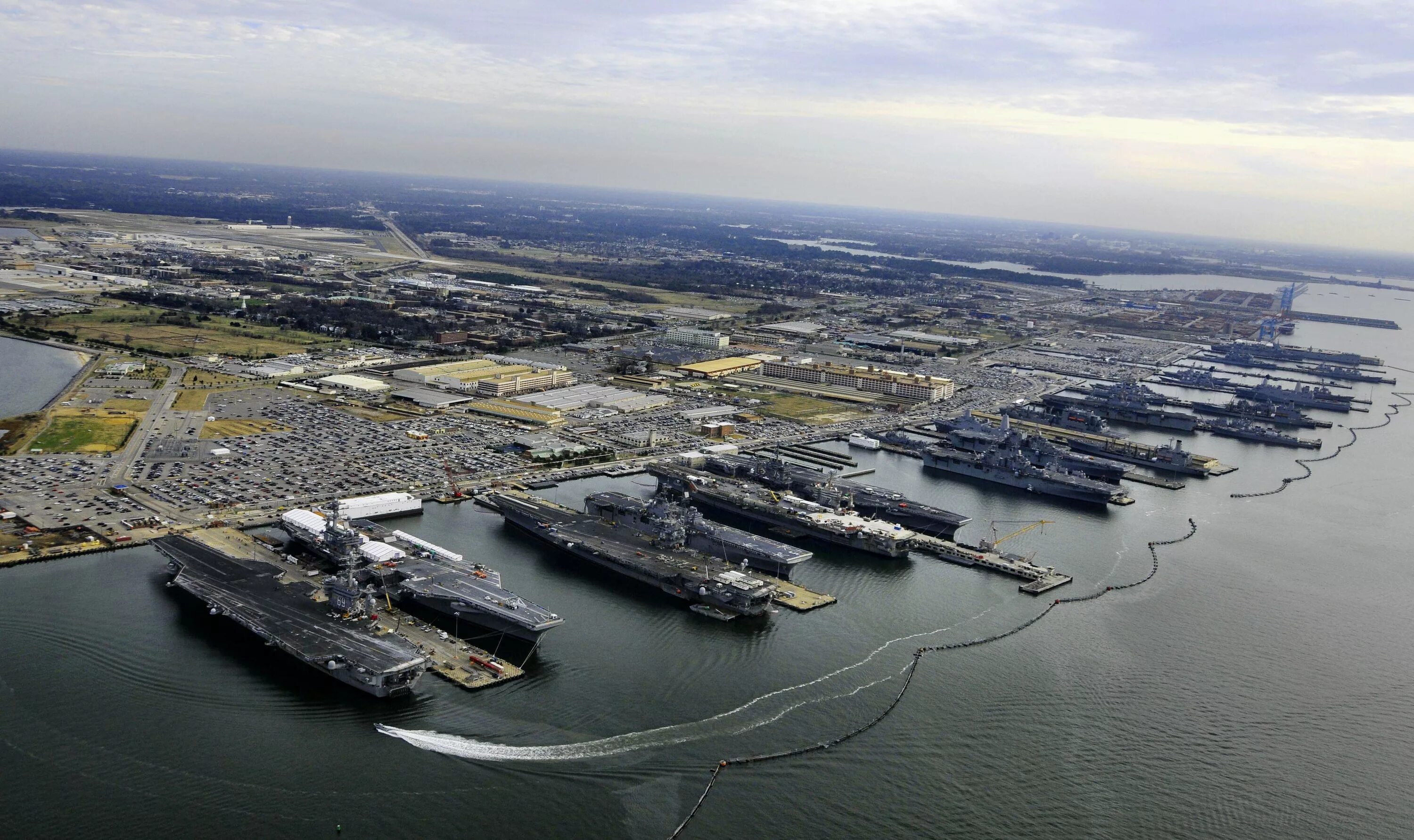 Военно морская база США Норфолк. Норфолк база ВМФ США. Порт Норфолк США. Colorful cvn