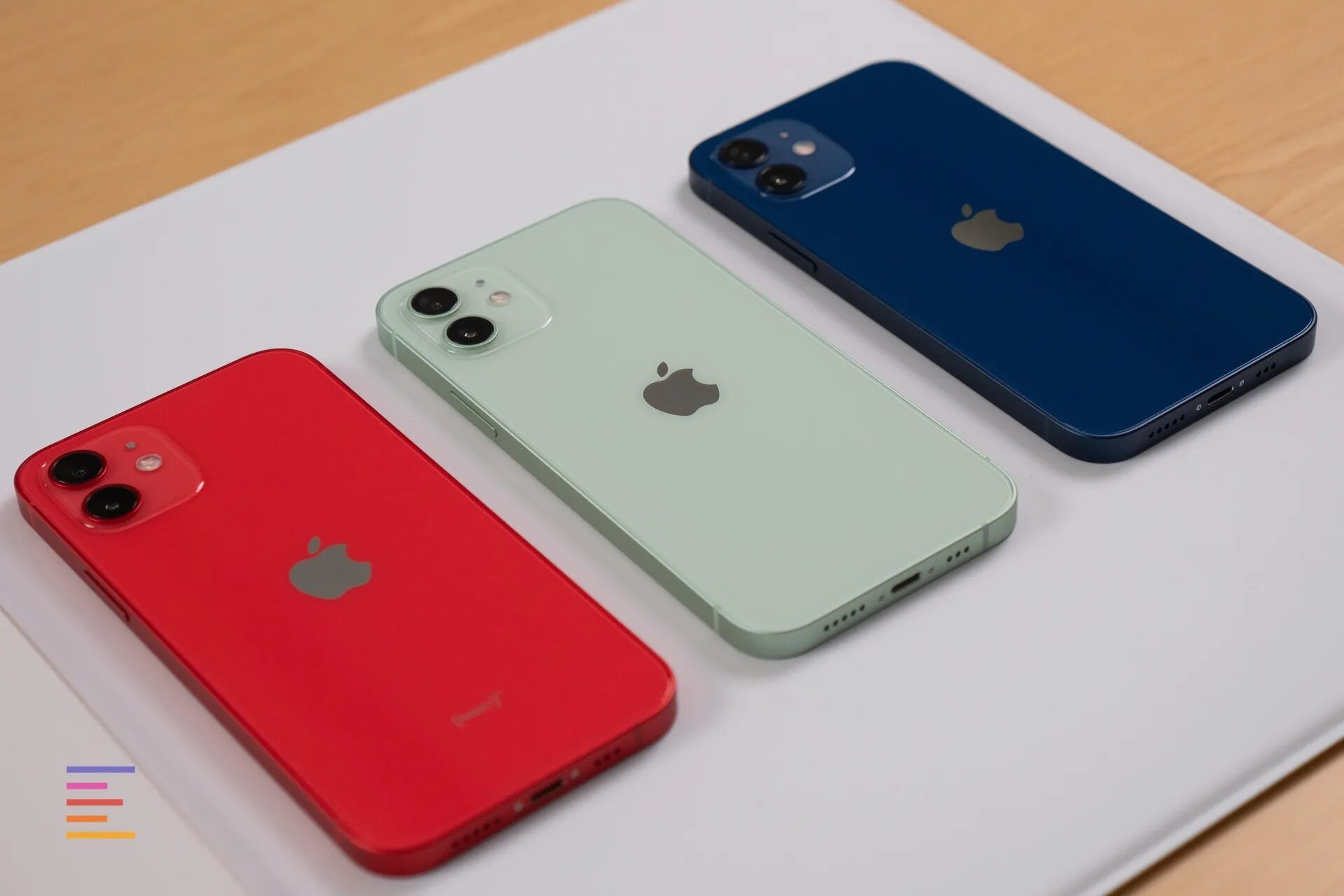 Какой цвет айфона популярный. Эпл 12 про цвета. Iphone 12 Mini цвета. Iphone 12 Mini цвета корпуса. Apple iphone 12 цвета.