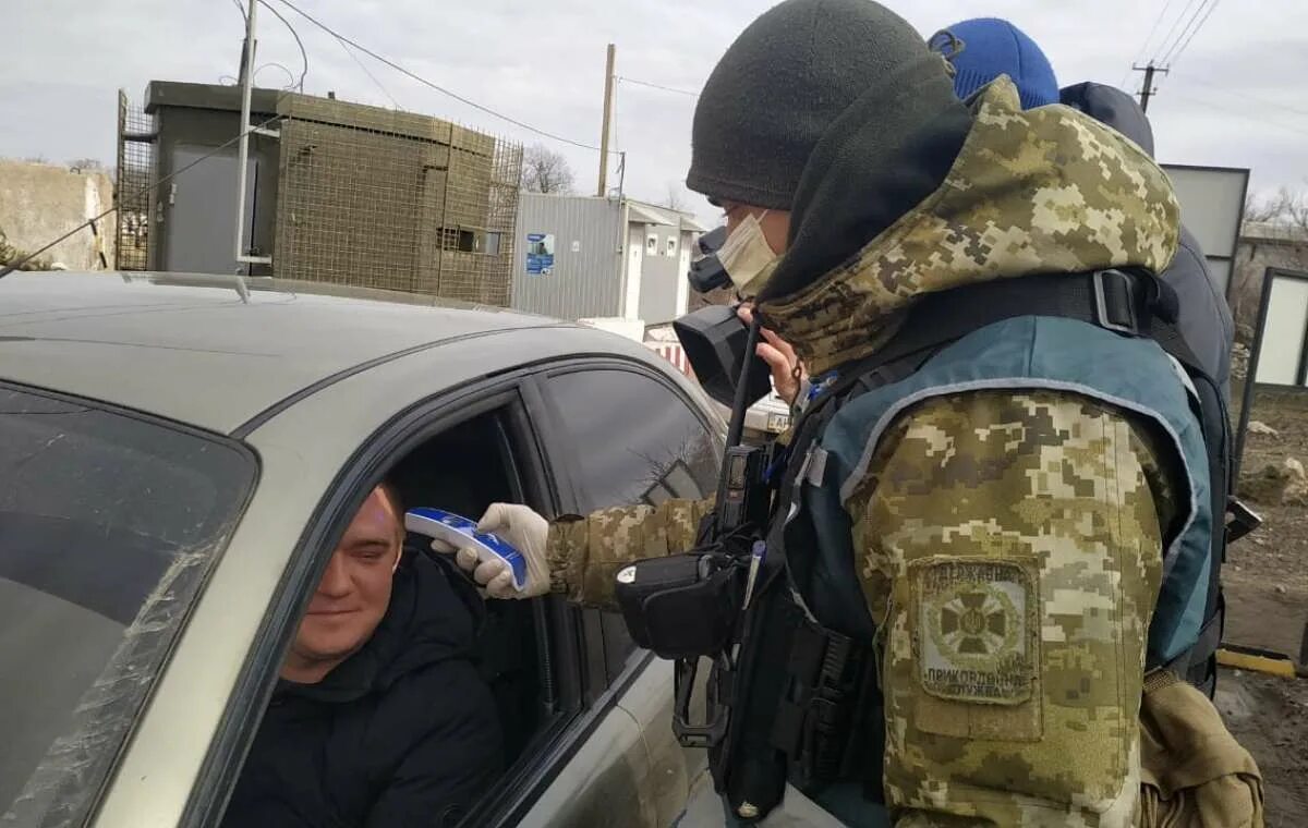 Обстановка на границе с Украиной на сегодняшний. Военные через границу Украины. Что на границе с Украиной на сегодняшний день. Что происходит на границе. Видео на границе с украиной