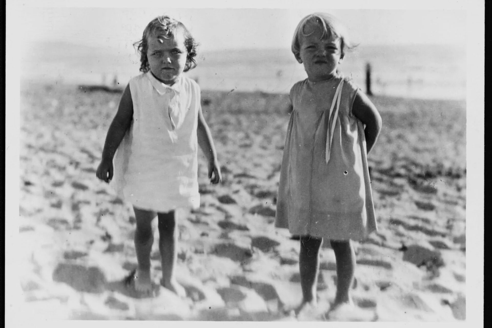 Мерлин сонро в детстве. Маленький нормально. Младенец в кроватке. Грудной ребенок. Мама нормы джин бейкер.