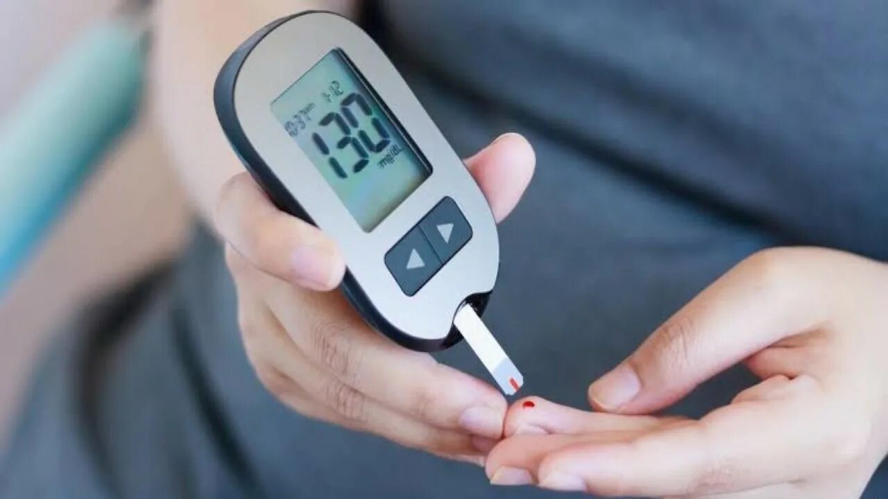 Е1 на глюкометре акку чек актив. Что такое е6,е7 на глюкометре. Глюкометр акку-чек показания 4е. Сахарный диабет глюкометр. Глюкометр показывает е-6.