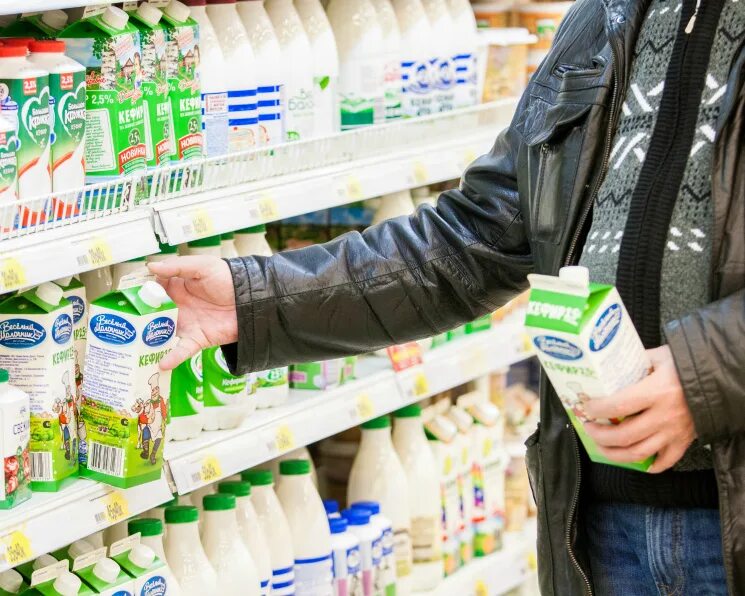 Оставшейся продукции. Молочная продукция. молочная продукция в магазине. марки молочной продукции. молочные продукты в магазине.