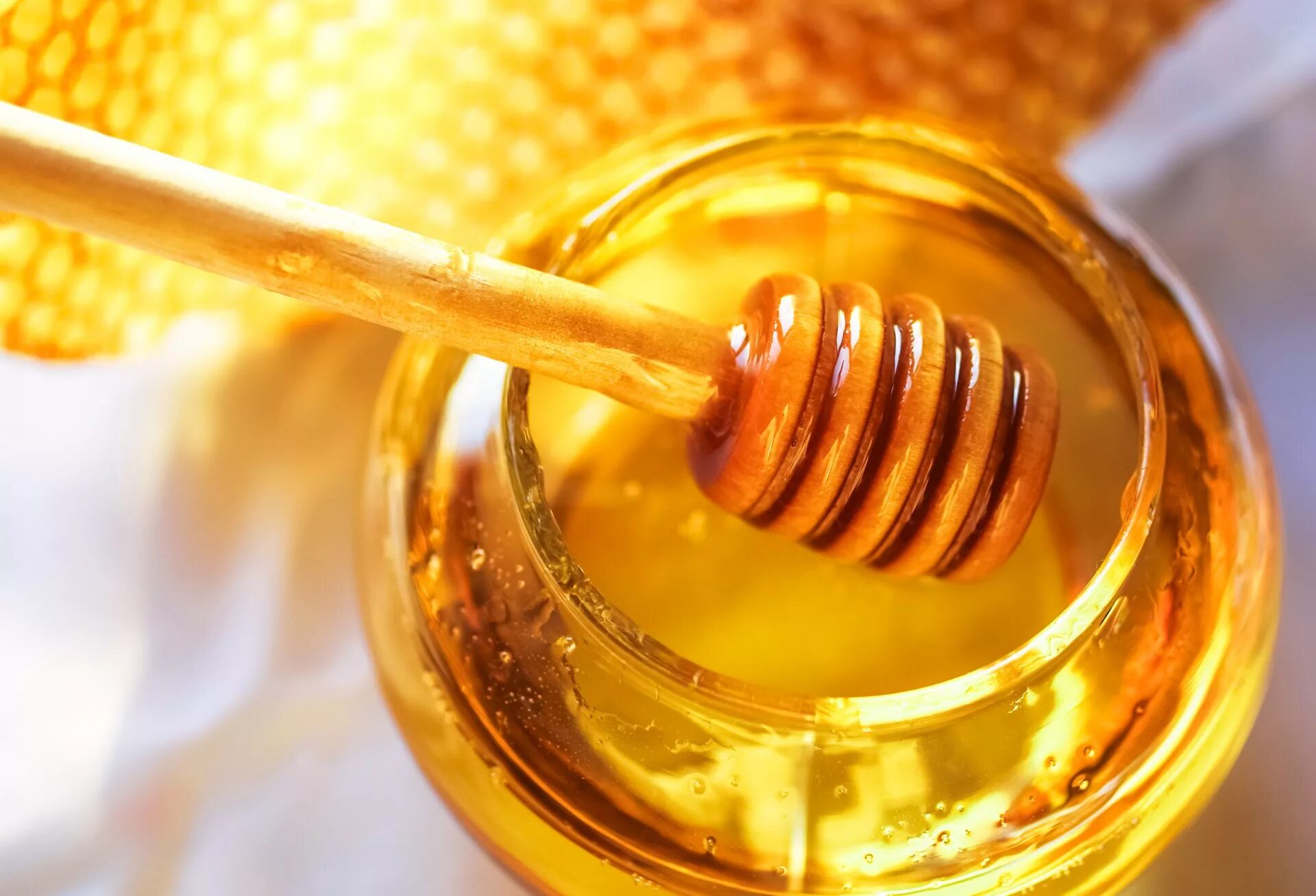 Мед. Ложка для меда. Пчелиный мёд. Красивый мед.