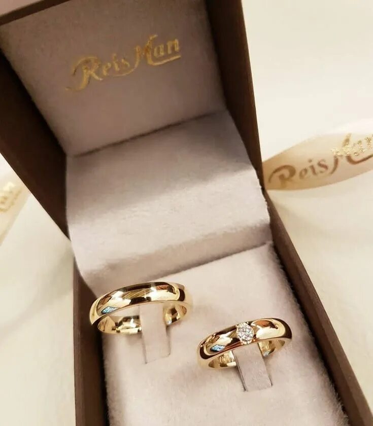 Pin de Fathima Safeeya em jewelery Alianças de casamento, Alianças de noivado, A
