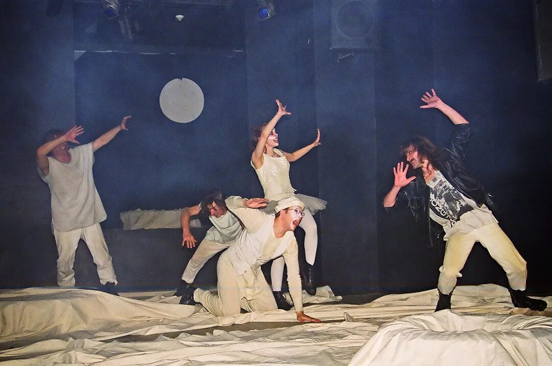 Собаки на юго западе. Собаки театр на юго-западе. Пёс спектакль. Сергиенко "овраг" постановка театр пьеса. Собаки на юго западе.