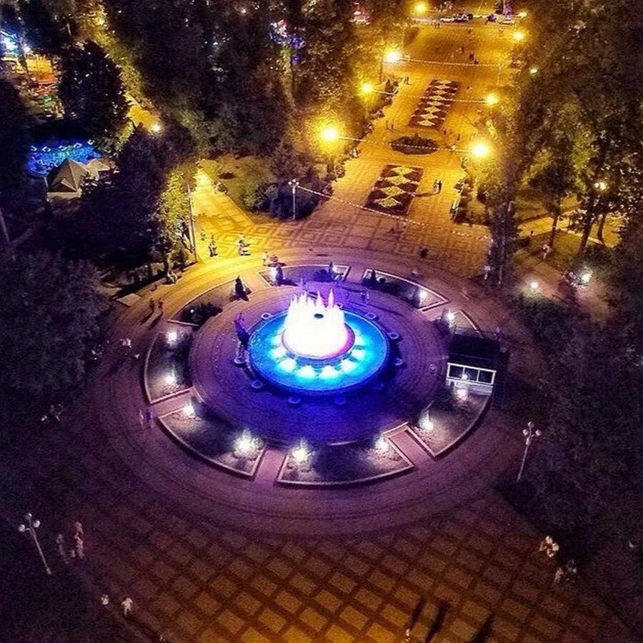 Майкоп вчера. Городской парк Майкоп. Горпарк Майкоп вечер. Вечерний Майкоп. Майкоп вечером.