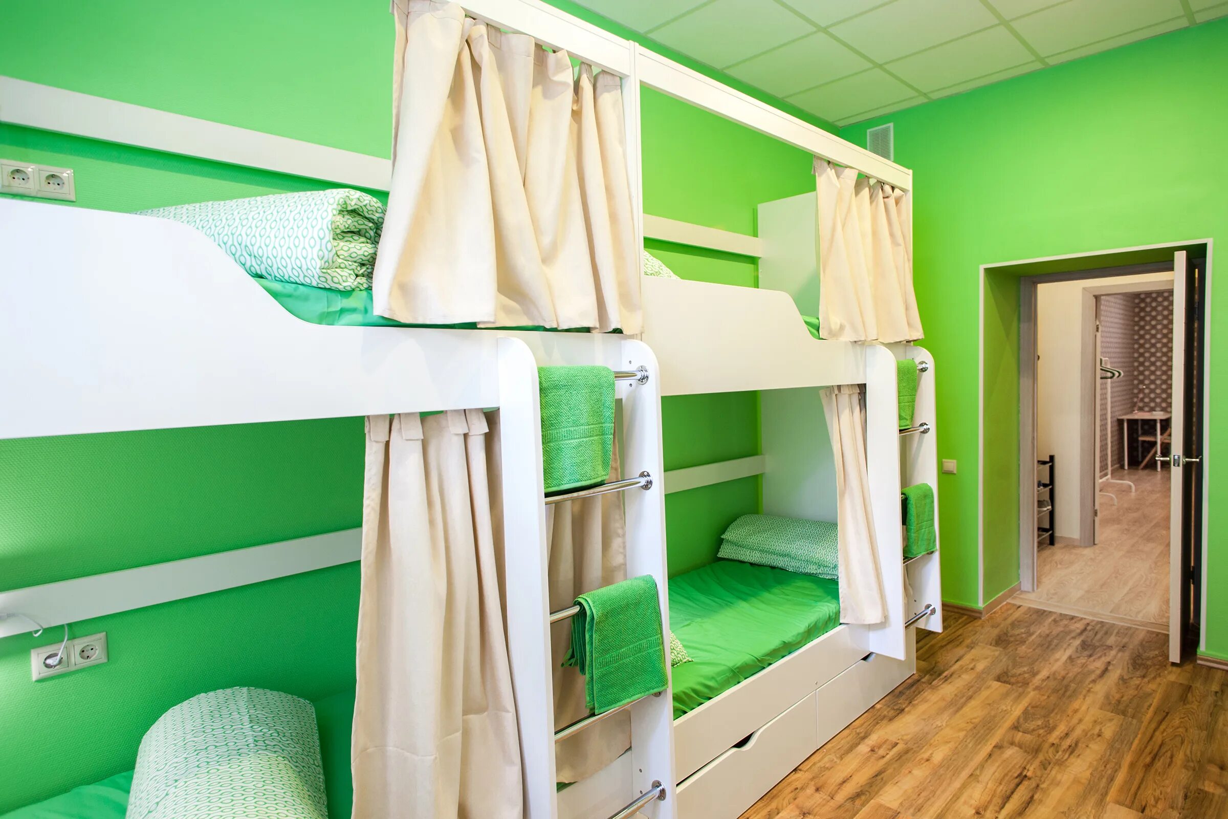 хостел. иван да марья хостел. хостел в москве. хостелы в москве недорогие. хостел cube capsule москва.