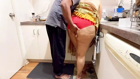 Asmara pasangan India di dapur - seks saree - saree terangkat, pantat dipuk...