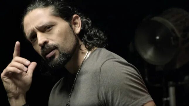 Ронни ромеро. Ронни ромеро рейнбоу. Ronnie romero. Рони ромеро. Рони ромеро.