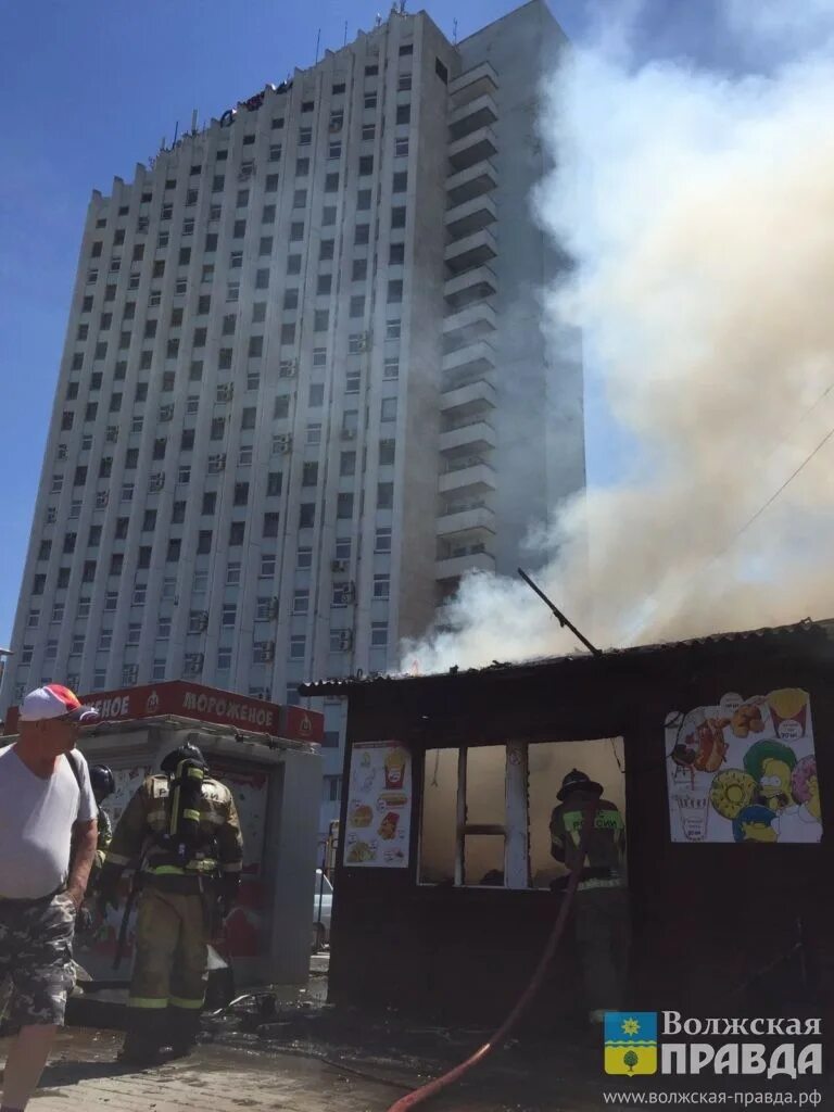 Площадь Ленина пожар. Волжский горело общежитие. Энгельс пожар общепит. Ленин сгорел