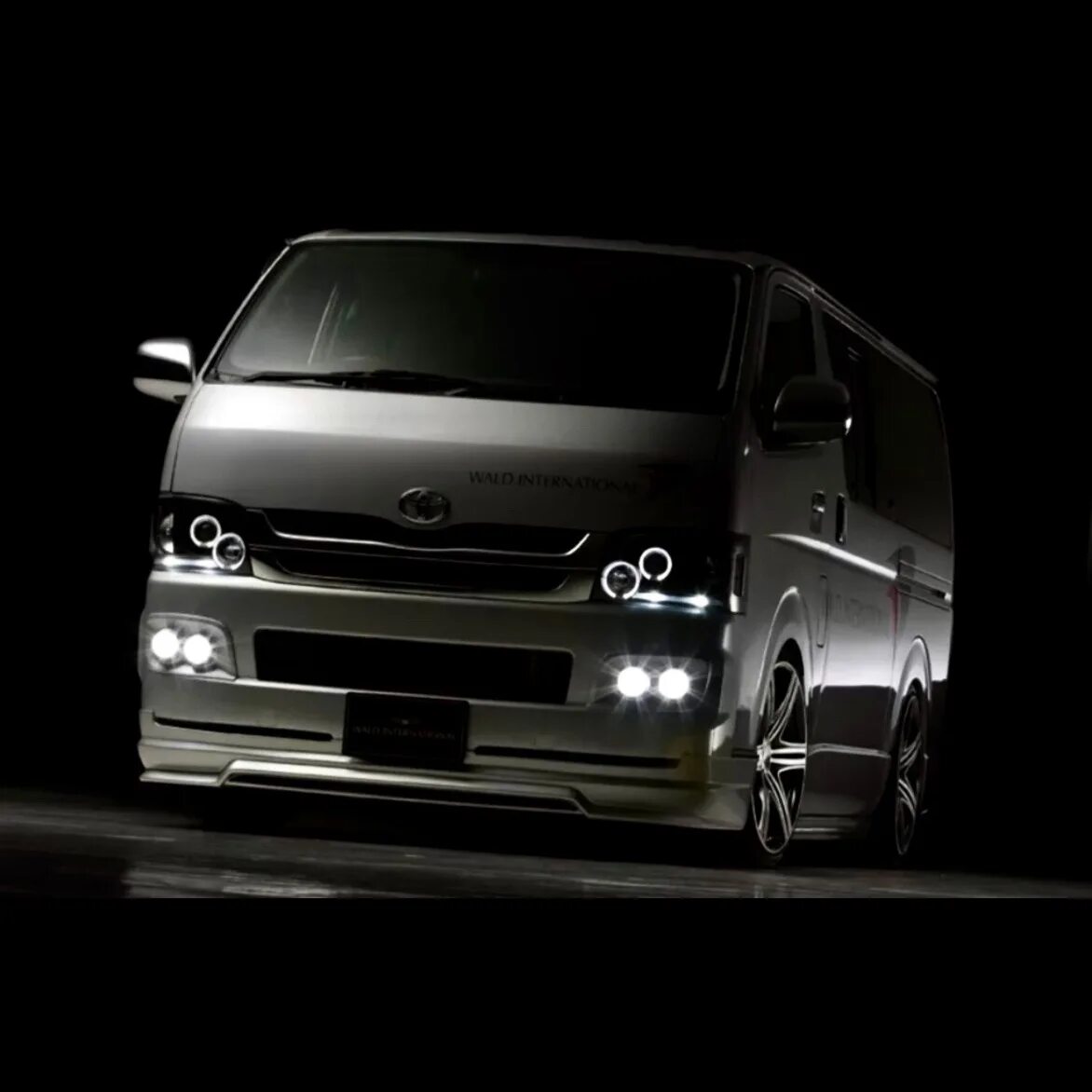 Toyota hiace 2007 tuning. Toyota hiace 200 tuning. Тойота хайс тюнингованные. Toyota hiace tuning van. Toyota hiace 2007 tuning.