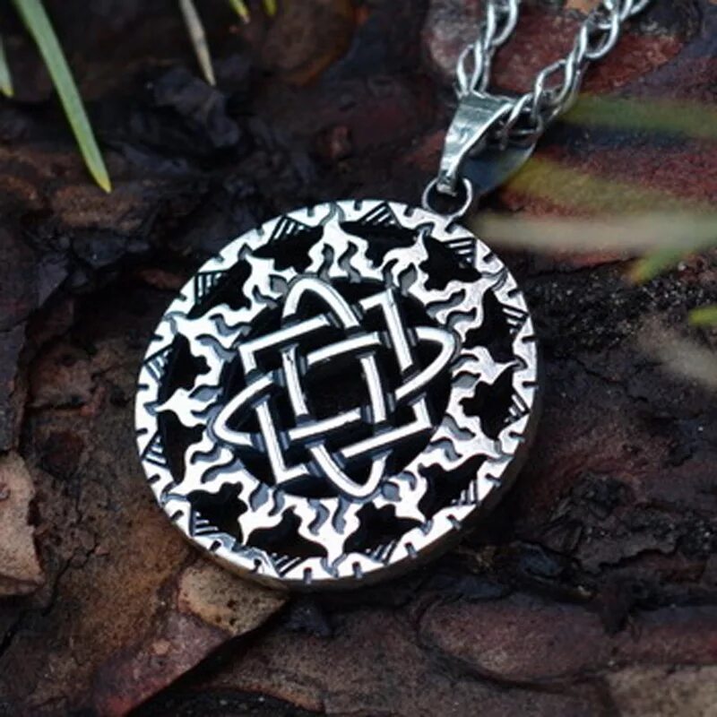 талисманы воинов. талисманы воинов. славянский амулет для воина. оберег валькирия в солнце. оберег для воина.