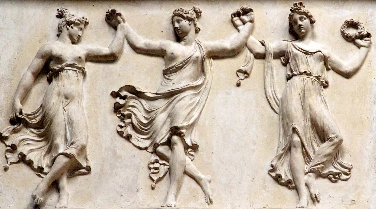 греческие статуи обои. танцующие греческие статуи. танцующие греческие статуи. дельфийские танцовщицы барельеф лувр. богини древней греции хариты.