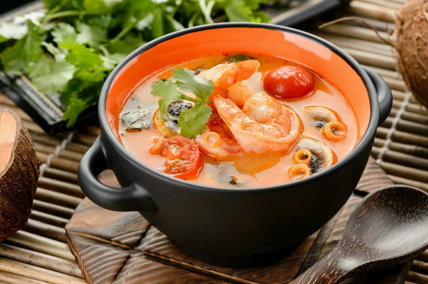 Том ям классический с морепродуктами