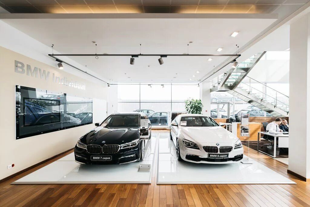 И еще квартиру в центре бмв. Рольф премиум бмв. рольф вешки bmw. дилерский центр bmw рольф. красивый автосалон.