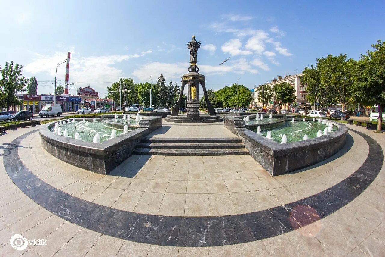 Памятник святой великомученице екатерине в краснодаре. Краснодар места для туристов. Триумфальная арка краснодар. Памятник святой великомученице екатерине. Памятник святой великомученице екатерине в краснодаре.