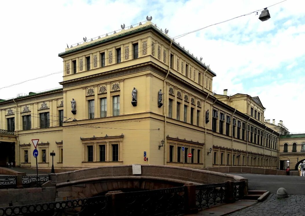 , 19. Санкт-петербург миллионная улица 4/1 главная придворная аптека. Миллионная улица 19 санкт-петербург. Миллионная улица 16 санкт-петербург. Миллионный дом.