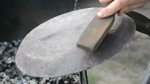 Как правильно прокалить чугунную сковороду на газу