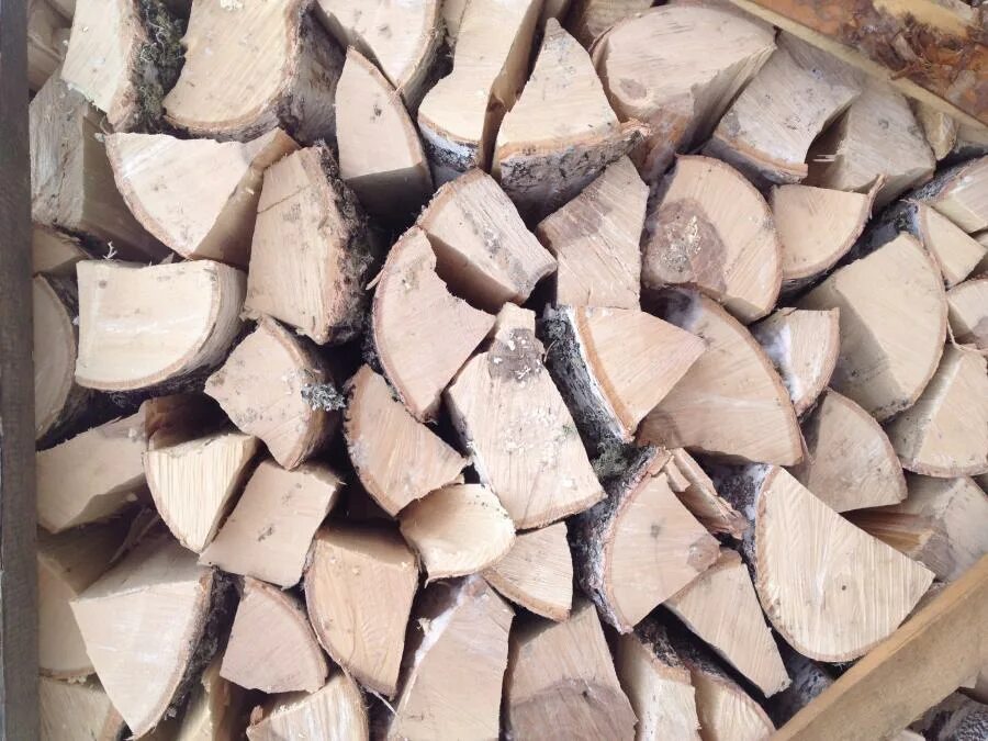 Купить дрова в екатеринбурге с доставкой. Березовые дрова. Дрова колотые береза. Дрова сухие колотые. Дрова березовые неколотые.