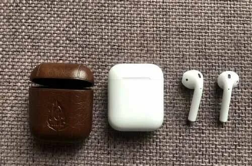 Беспроводные airpods 1. Air pods 1. Наушники 1 поколения AIRPODS. Apple Earpods 3-го поколения. Эйр подс 1 поколения фот.