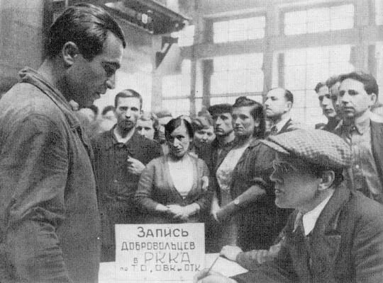 Добровольцы через военкомат. Добровольцы 1941 год. 22 июня 1941 добровольцы.