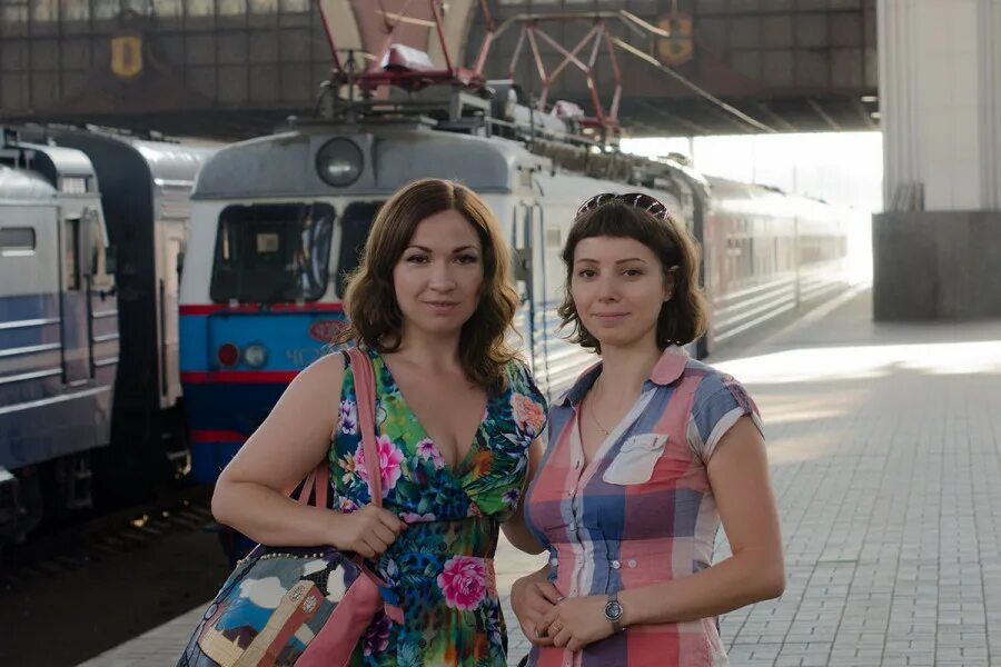 Провинциальный стиль в одежде. Провинциалки приехавшие в москву. Фотосессия на красной площади. Лимита понаехала. Провинциалки приехавшие в москву.