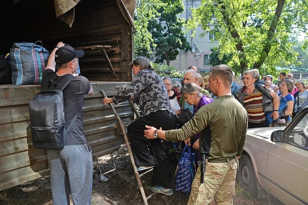 Спецоперация на украине последние новости сейчас военхроника. Жители Донбасса эвакуируют. Эвакуация мирных жителей. Эвакуация населения Украина.