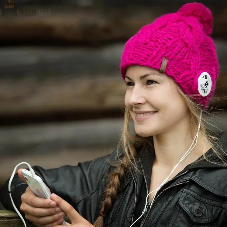 Наушник теплой шапки. Шапка earebel akg. шапка с наушниками. наушники поверх шапки. вязаные шапка наушники.