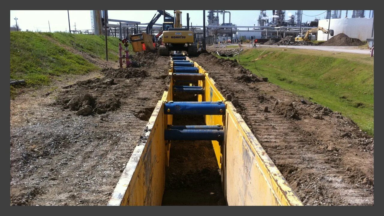 Разработка котлованов и траншей. Trench траншея. обустройство котлована. разработка котлована. траншея это в строительстве.