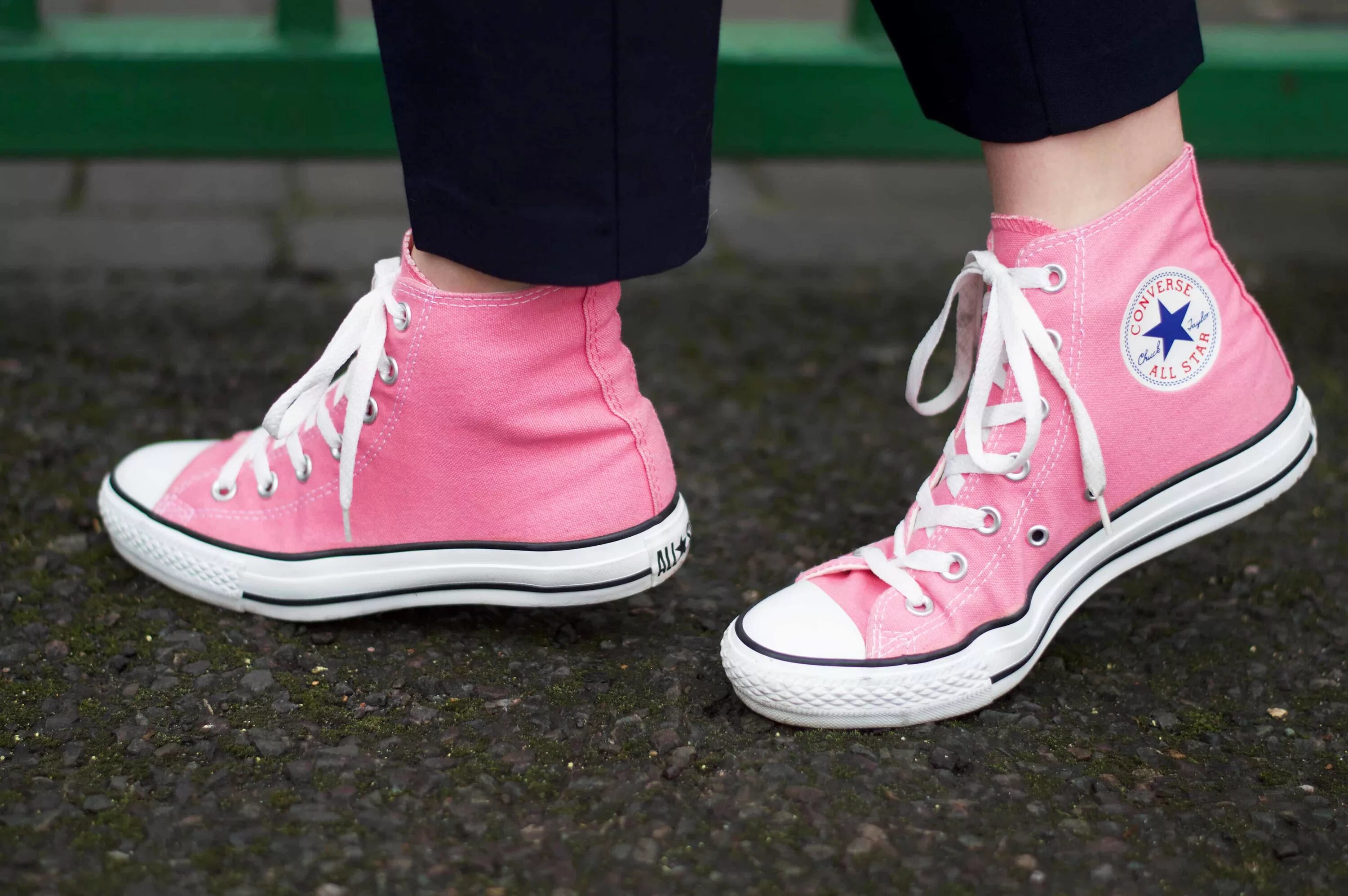 Конверс розовые. Конверс длинные розовые. Converse Pink High Top. Кроссовки с розовыми шнурками