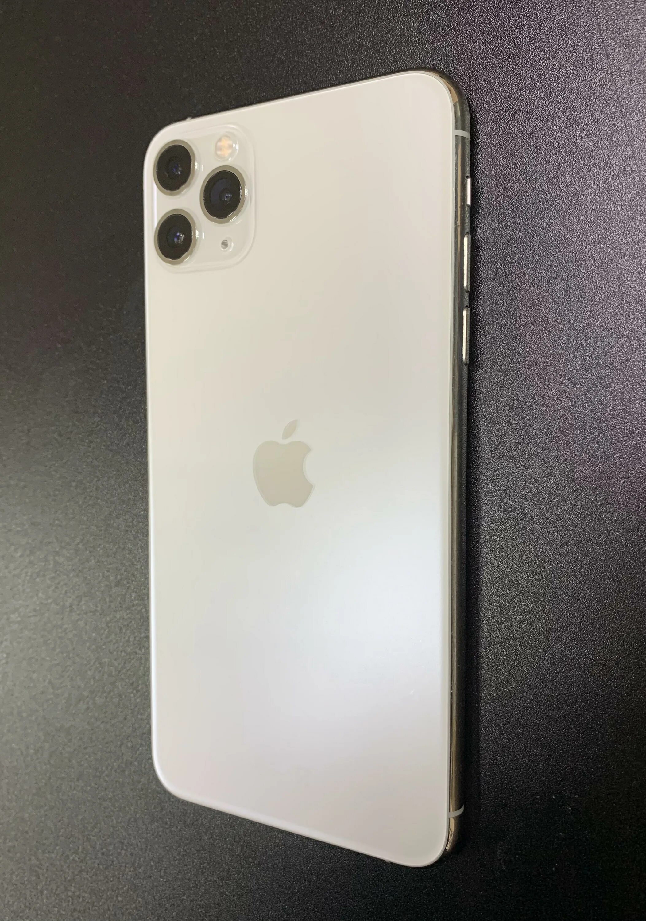 Сколько стоит 13 айфон 128 гб цена. Iphone 11 Pro Max 512gb. Iphone 11 Pro Silver. 11 Pro Max 512 GB. Iphone 11 Pro Max Silver.