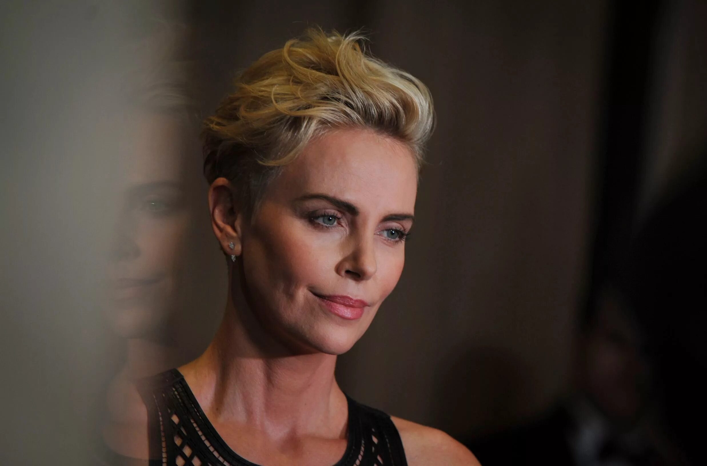 Шарлиз терон. Шарлиз террон 2022. Шарлиз террон 2022. Шарлиз терон 2012. Шарлиз терон фото.