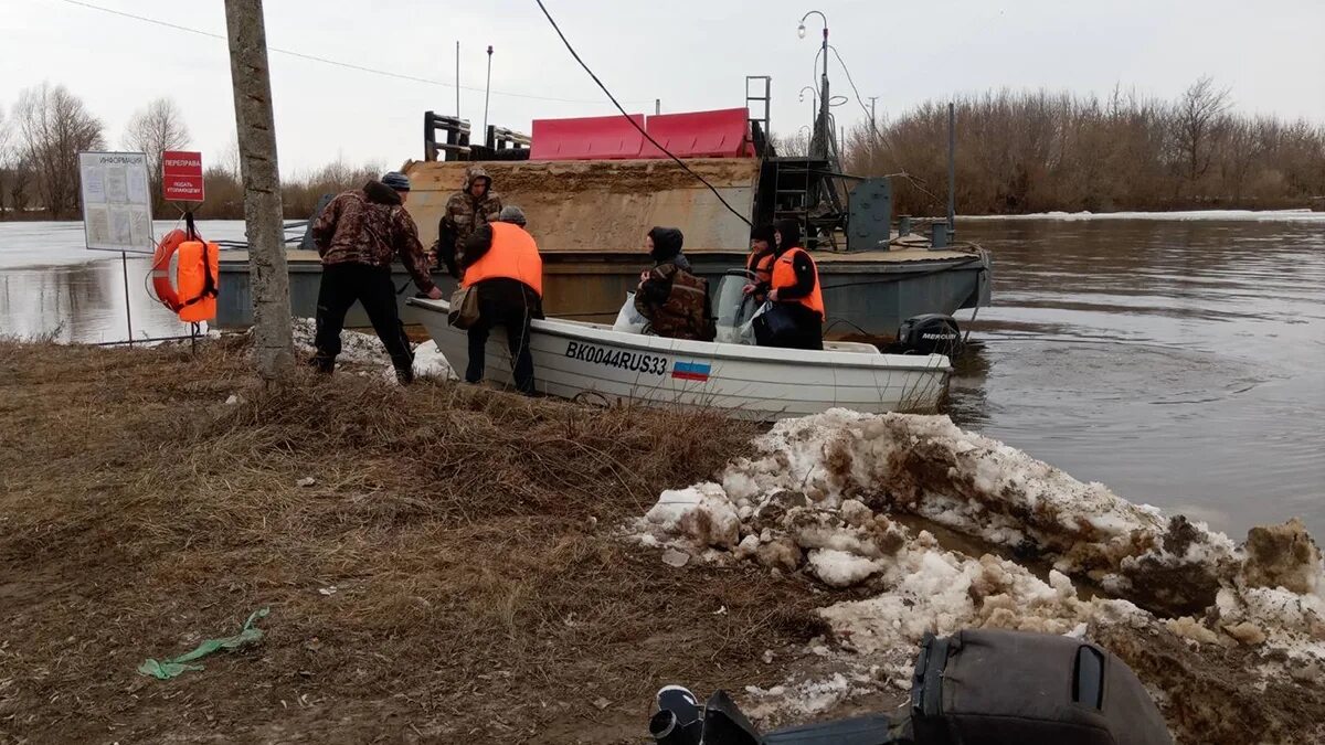 Подъем воды в клязьме на сегодня. Понтонный мост Вязники. Вязники Клязьма Понтонный мост. Мост через Клязьму в Вязниках. Понтонная переправа Вязники.