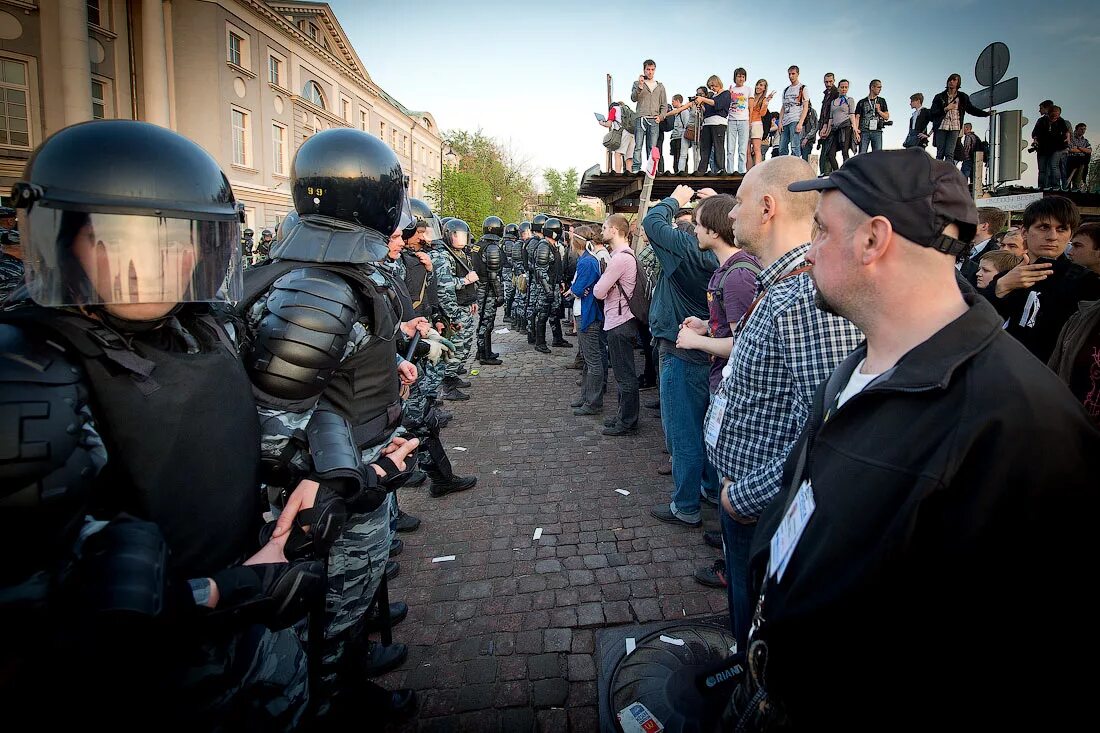 6 мая есть праздник. Митинг 6 мая. группа задержания массовых беспорядков. группы создаваемые при массовых беспорядках.
