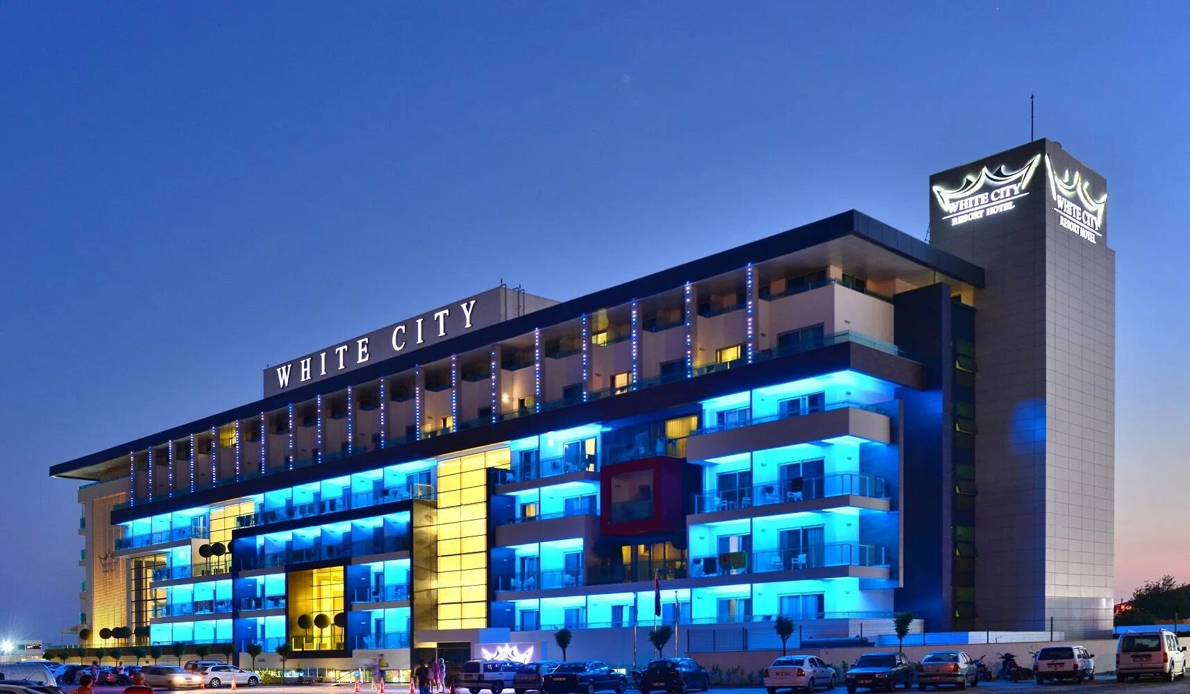 White city only 16. Отель White City Alanya. White City Hotels Турция. White City Resort Hotel 5 Турция Аланья. Отель Вайт Сити Турция 5 звезд.