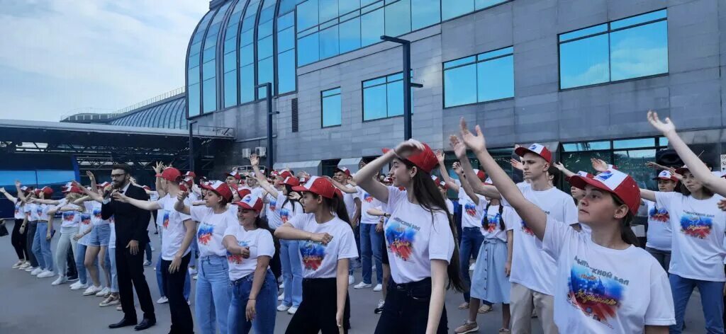 Трансляция выпускного в кремле 2024. Всероссийский бал выпускников в кремле. кремлевский бал выпускников 2022. кремлевский бал выпускников 2024. выпускной в кремле.