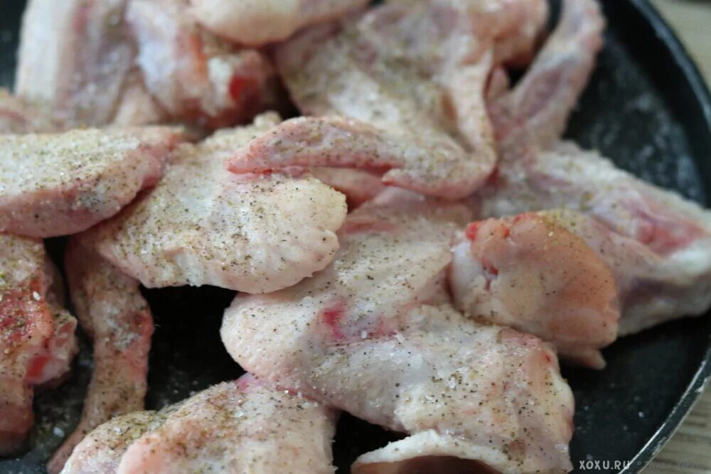Как замариновать крылышки куриные для шашлыка вкусно. Шашлык крылышки маринад. куриные крылышки шашлык. шашлык из куриных крылышек. крылья куриные в маринаде.