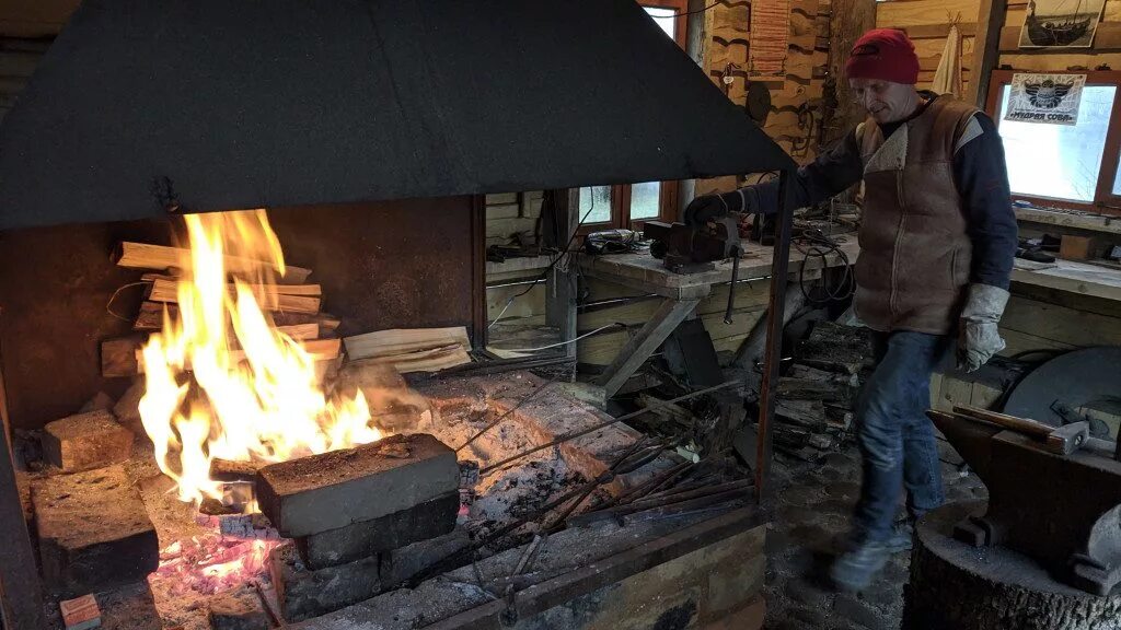 Кузница горн средневековье. Герои меча и магии 3 город кузница. Медивал виллаге. Горн кузнечный средневековый. Город кузня герои 3.