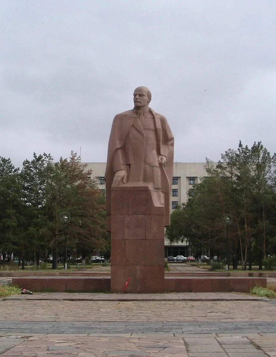 Ленин владимир ильич памятник. Памятник ленину в бухаре. Атырау памятник ленину. Ленин караганда. Памятник ленину (караганда).