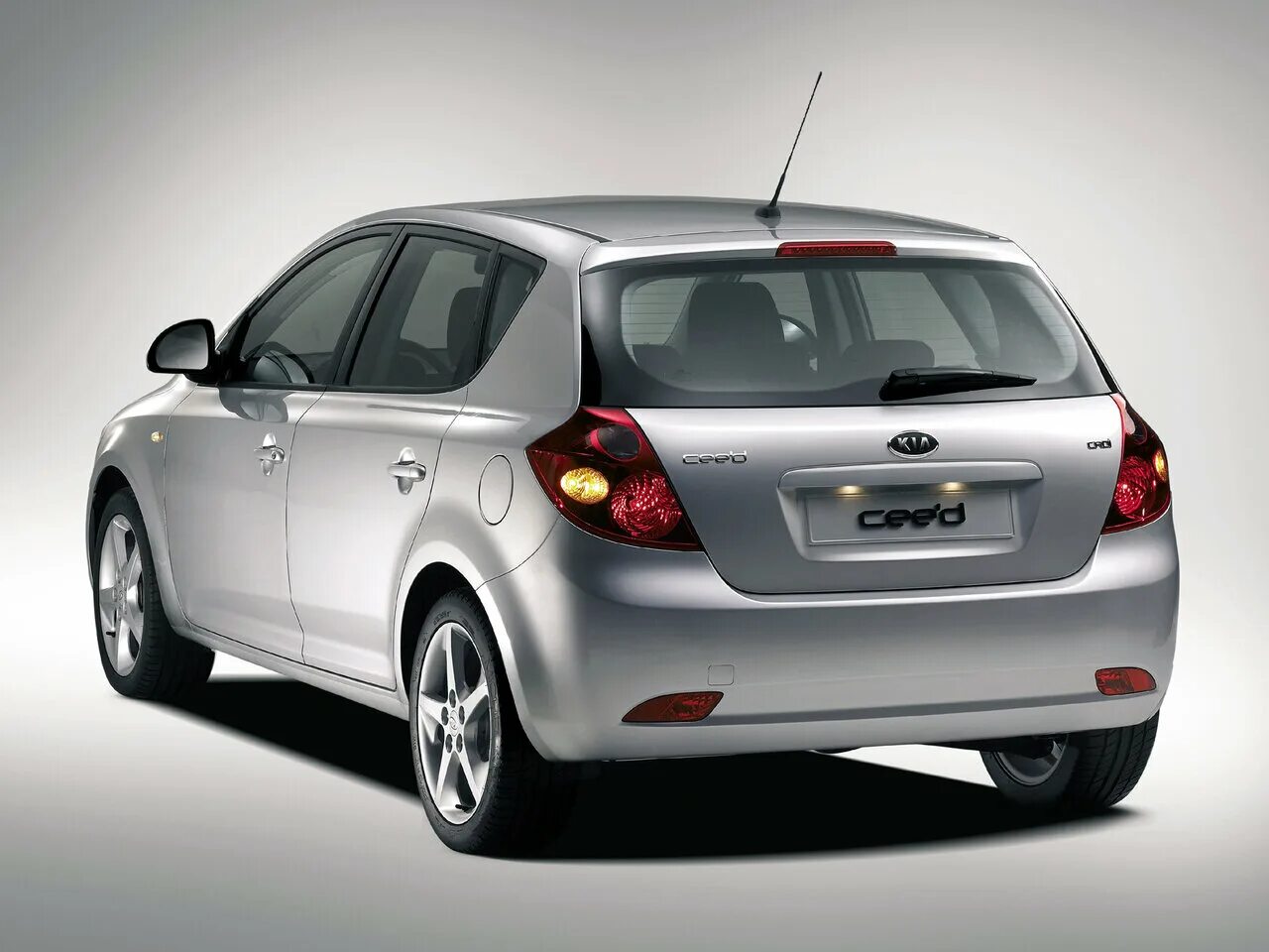 Киа сид хэтчбек 2009. Кия СИД 2006. Kia Ceed 2006-2010. Kia Ceed 1 поколение. Kia Ceed хэтчбек 1 поколение.