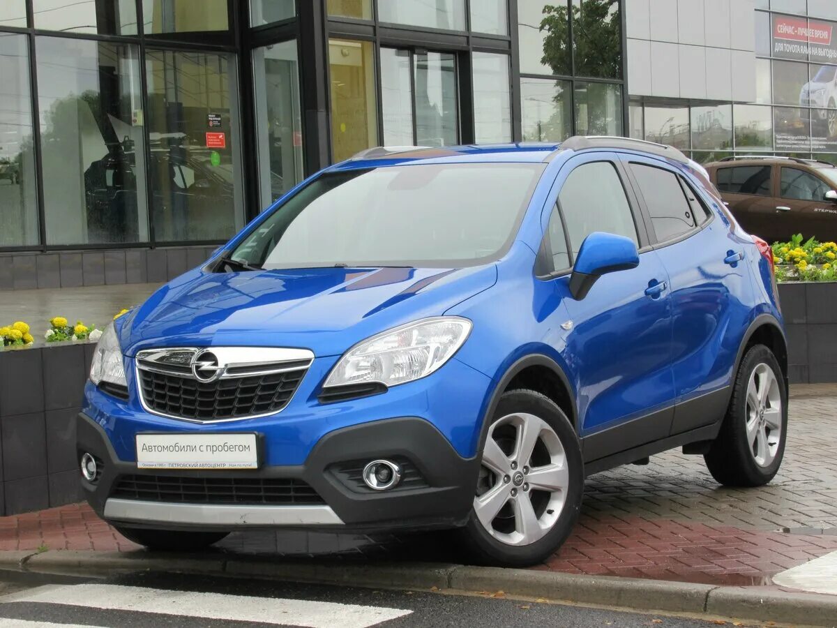Купить опель мокко. Opel Mokka. Опель Мокка 2014. Опель Мокка 2014 синий. Opel Mokka 1.8 2014.