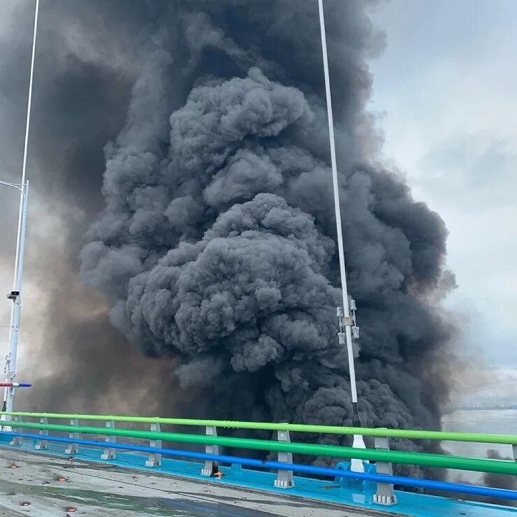 Добыча нефти в китае. Южная корея нефть промышленность. Разлив мазута в море. Желтое море загрязнение. Сжиженный природный газ.