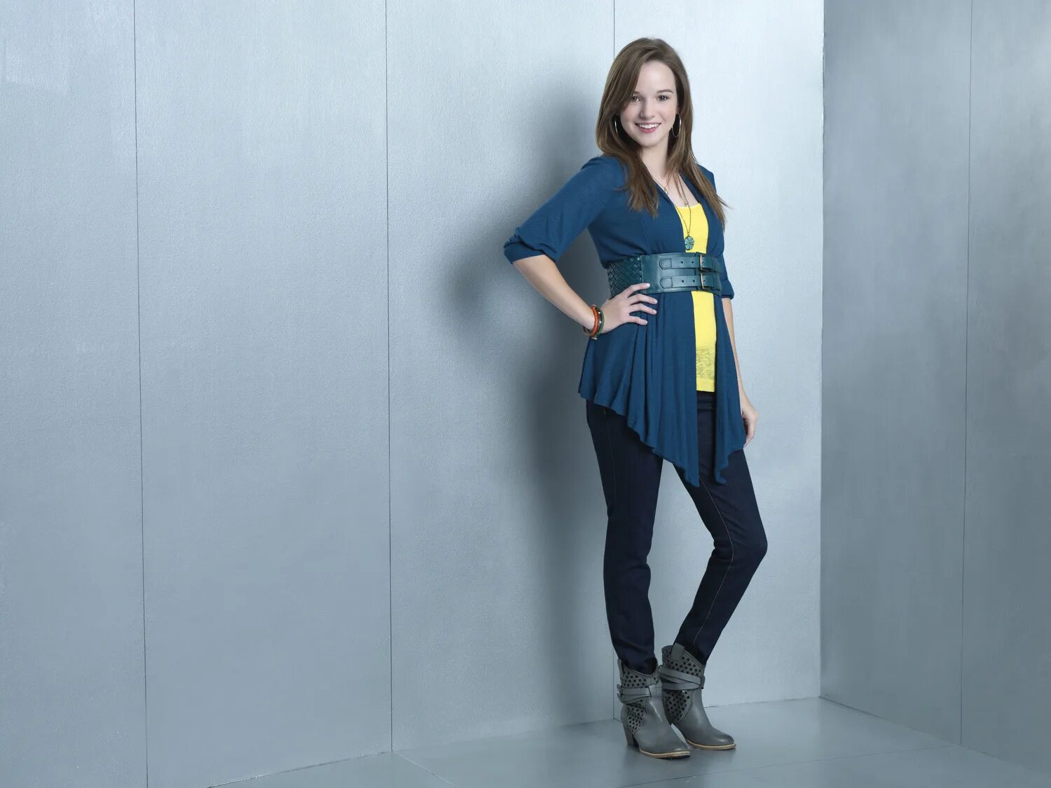 Kay panabaker. Jardin promo в о. Промо кей. Промо кей. Промо кей.