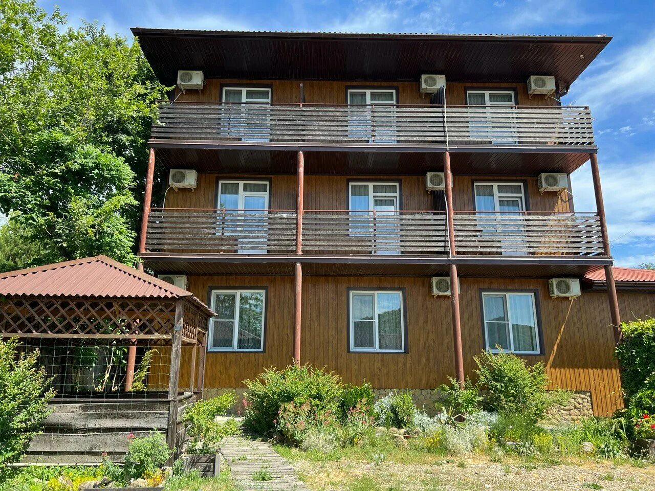 Гостевой дом причал. Джубга причал 38 гостиница. Гостевой дом на рыбацкой новороссийск. Причал 32 новороссийск гостиница. Причал 38 джубга.