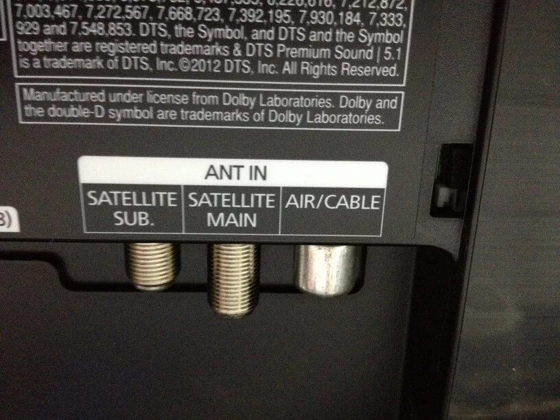 Main sub. Разъём Satellite на телевизоре Samsung. Разъем Ant in Satellite. Спутниковый разъем в телевизоре. Разъем Ant in на телевизоре Samsung.