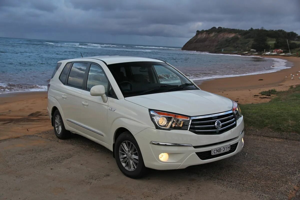 Санг енг ставик купить. ССАНГЙОНГ Ставик. SSANGYONG Actyon Stavic. SSANGYONG Stavic 2013. Санг Йонг Ставик 2014.