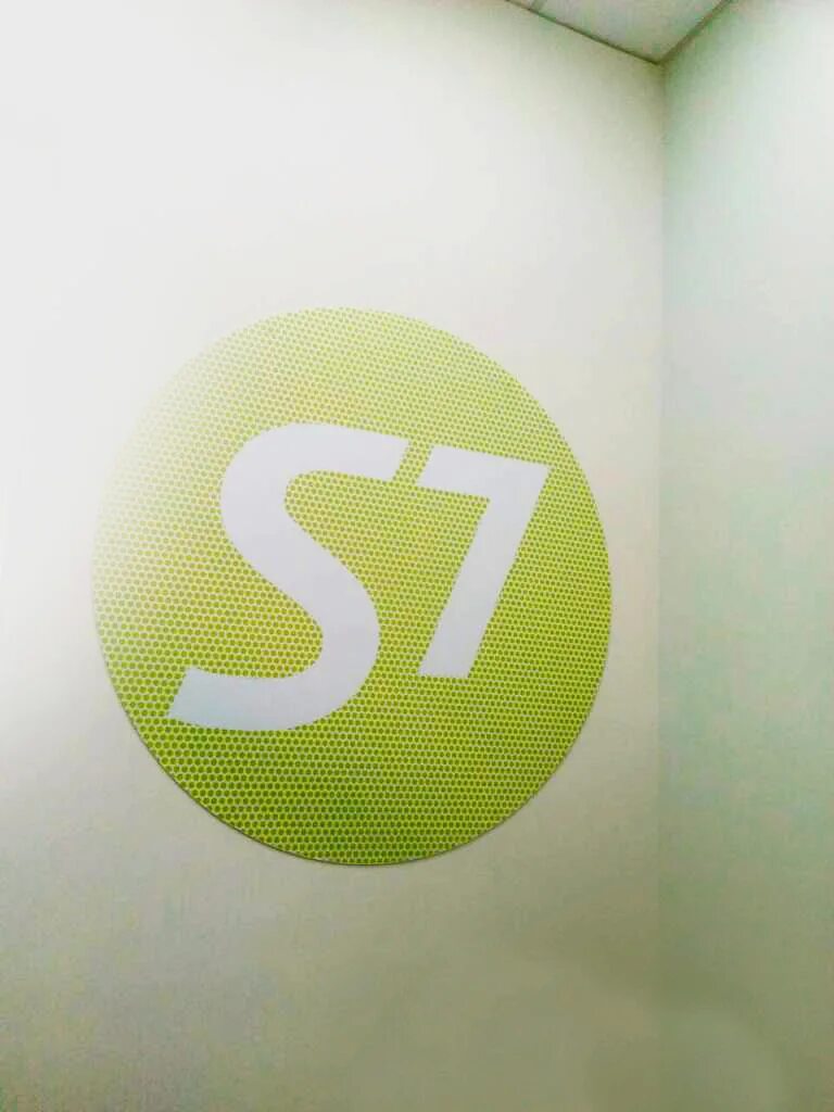 S7 airlines ручная. Ребрендинг s7 Airlines. S7 Airlines о компании. S7 реклама. Ребрендинг компании s7.