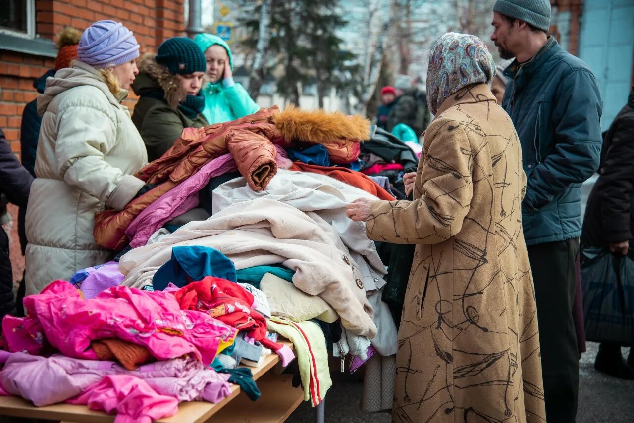 Люди нуждающиеся в одежде. Люди нуждающиеся в одежде